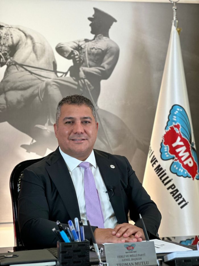 Yerli ve Milli Parti Genel Başkanı Teoman Mutlu, “CHP kendi koltuk mücadelesinden fırsat bulup da radikal ve sonuç alıcı hiçbir muhalefet yapmıyor. Evcilik oynar gibi muhalefetçilik oynuyor” dedi.