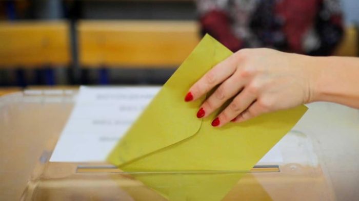 Gençlerin oy tercihi belli oldu: O parti baraj altında kaldı.