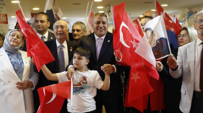 Yerli ve Partli Lideri Teoman Mutlu’dan ‘Terörsüz Türkiye açıklaması Yerli ve Partili Lideri Teoman Mutlu’dan ‘Terörsüz Türkiye’ açıklaması